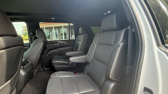 Used 2023 Cadillac Escalade ESV Premium Luxury AWD/4WD image 16