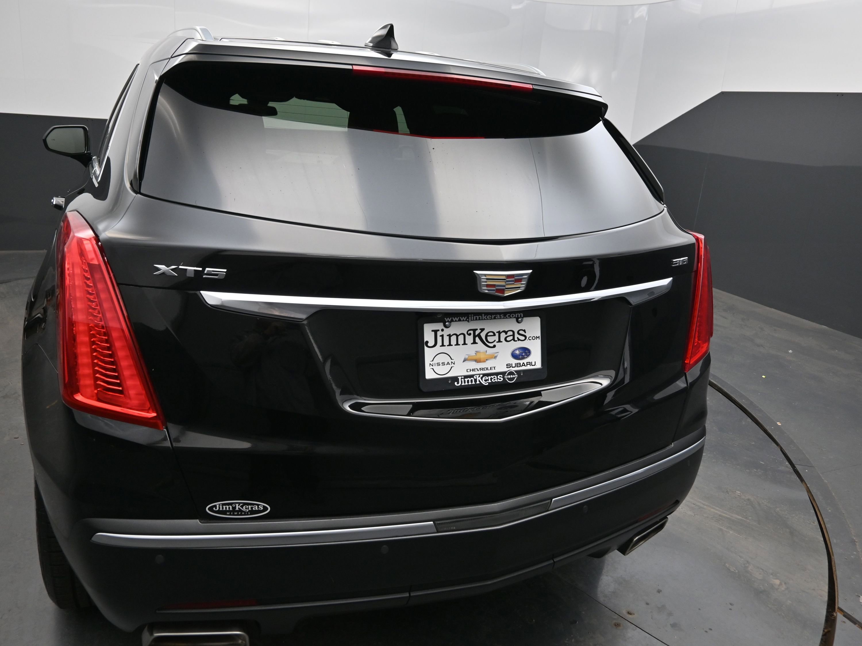 Used 2018 Cadillac XT5 Luxury w/ Driver Awareness Package image 9