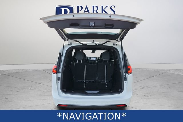 Used 2025 Chrysler Pacifica Limited image 20