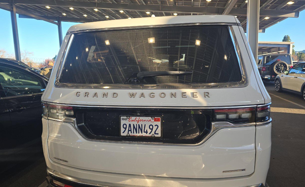 Used 2022 Jeep Grand Wagoneer Series III w/ Rear Seat Video Group 1 AWD/4WD image 5