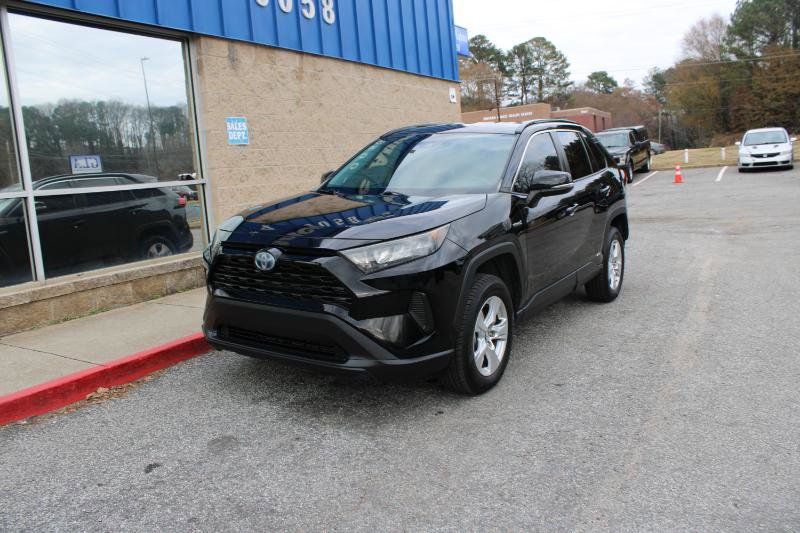 Used 2019 Toyota RAV4 LE image 3