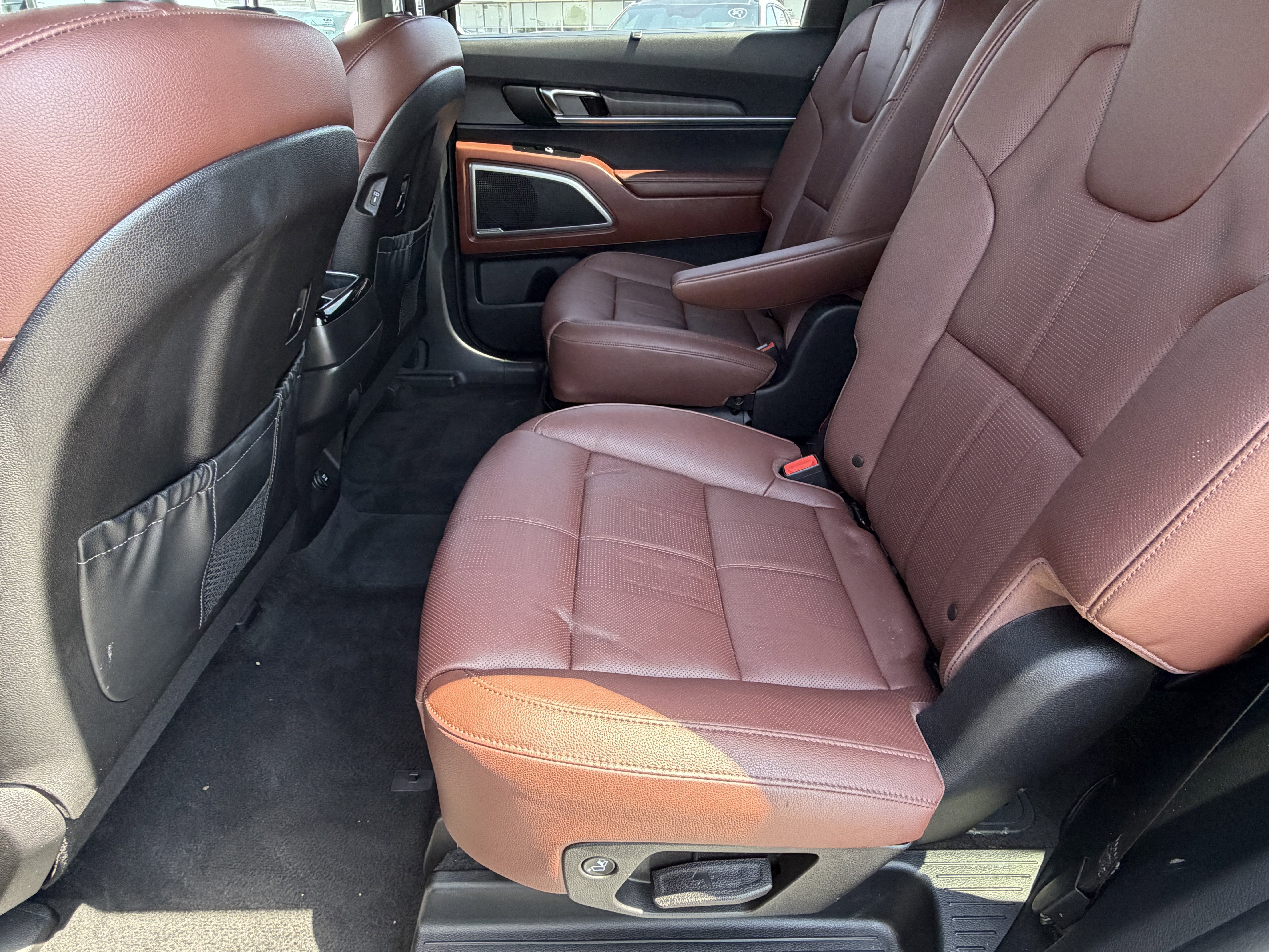 Used 2023 Kia Telluride EX w/ EX Captain's Chair Package image 28