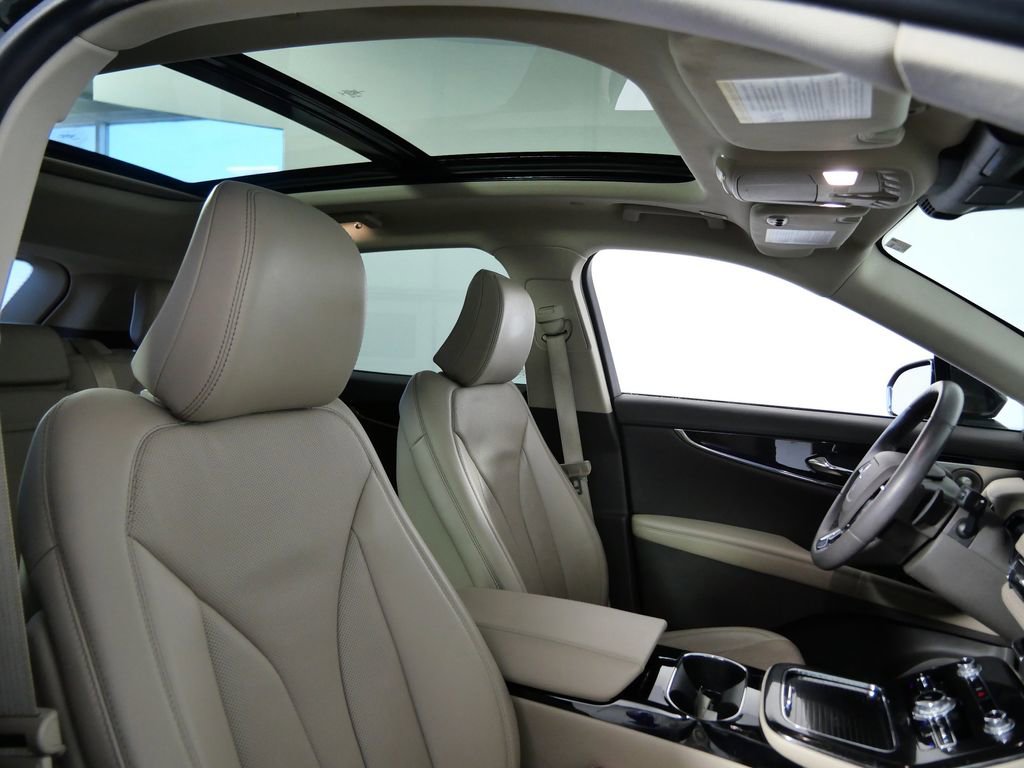 Certified 2022 Lincoln Nautilus Reserve w/ Equipment Group 202A image 13