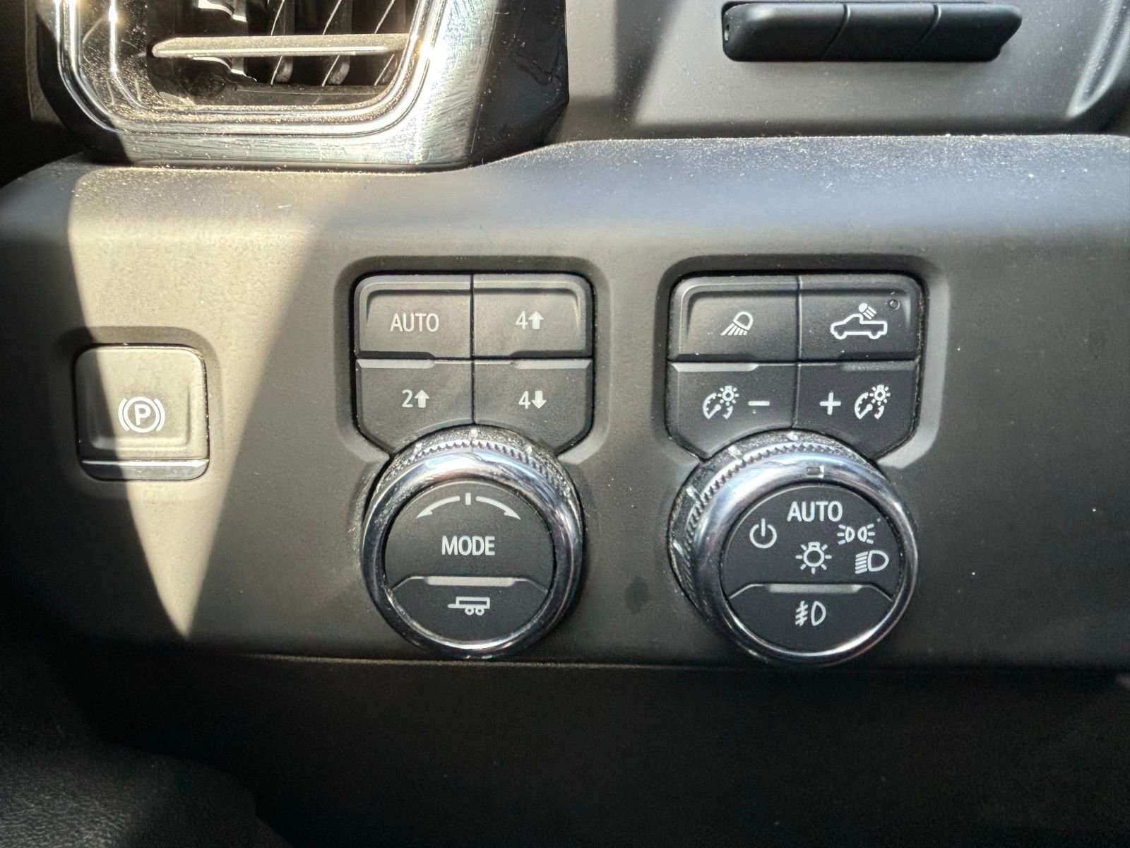 Used 2023 GMC Sierra 1500 AT4 w/ Technology Package image 16