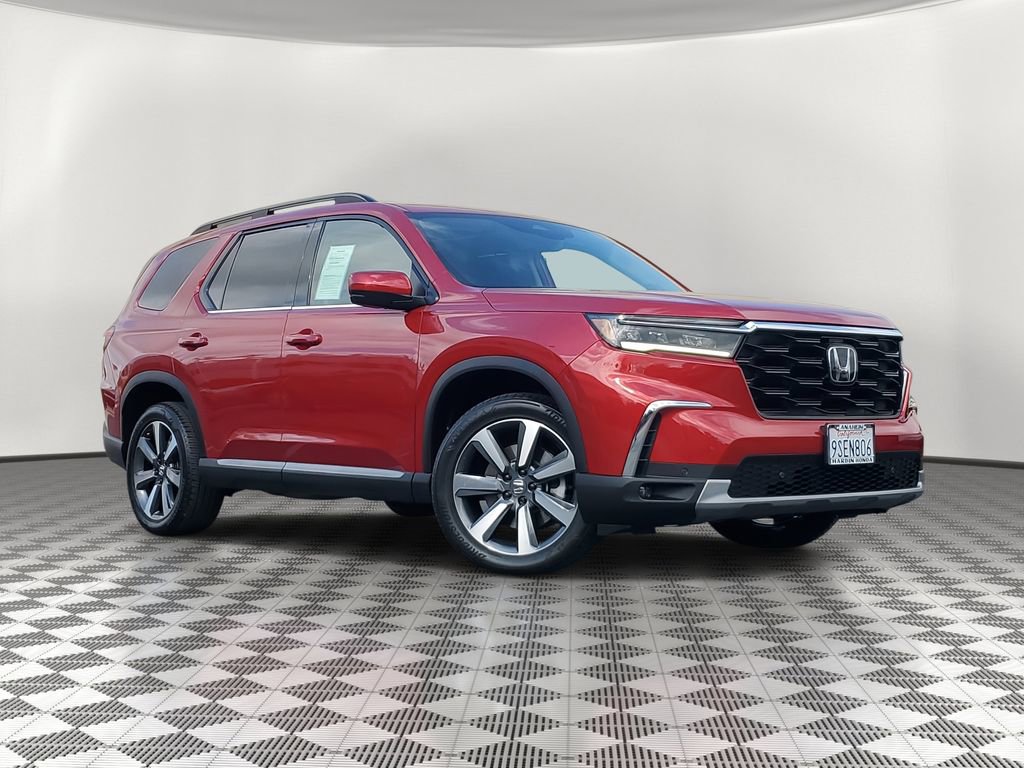 Certified 2025 Honda Pilot Touring image 2