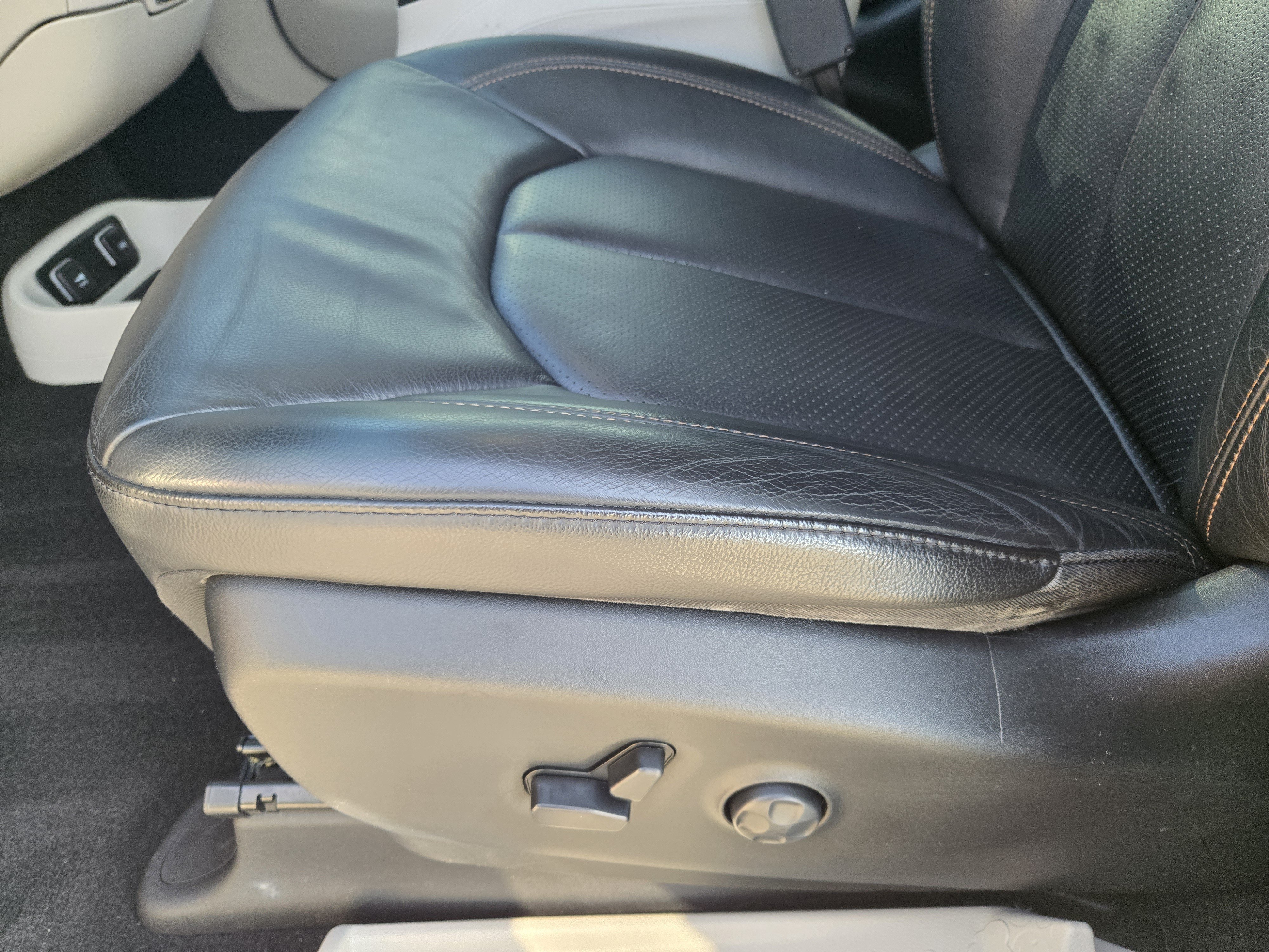 Used 2019 Chrysler Pacifica Touring-L Plus FWD image 21