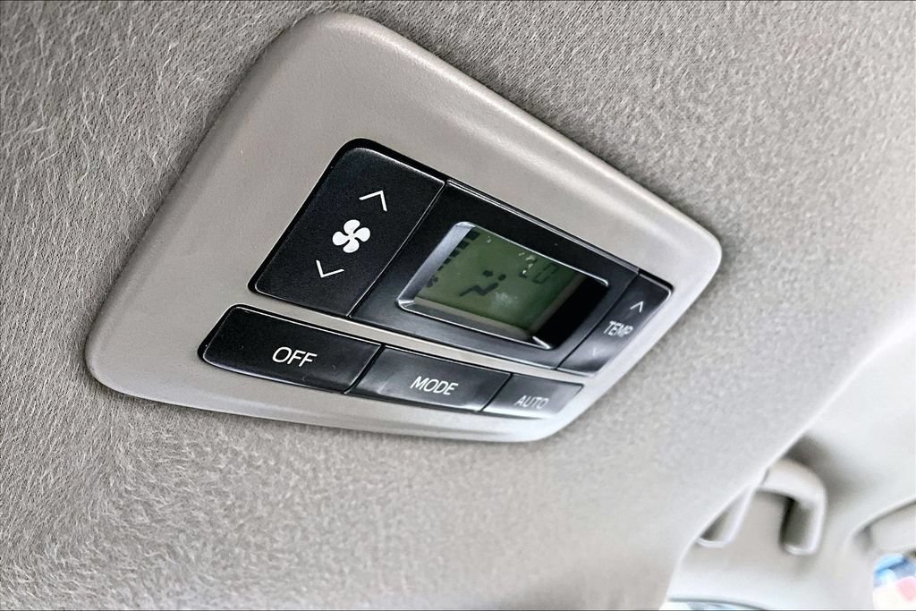 Used 2013 Toyota Sienna XLE FWD image 11