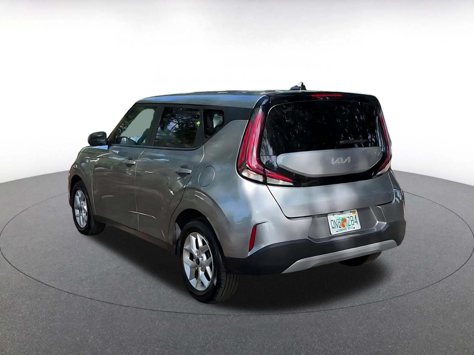 Used 2025 Kia Soul LX w/ LX Technology Package FWD image 10