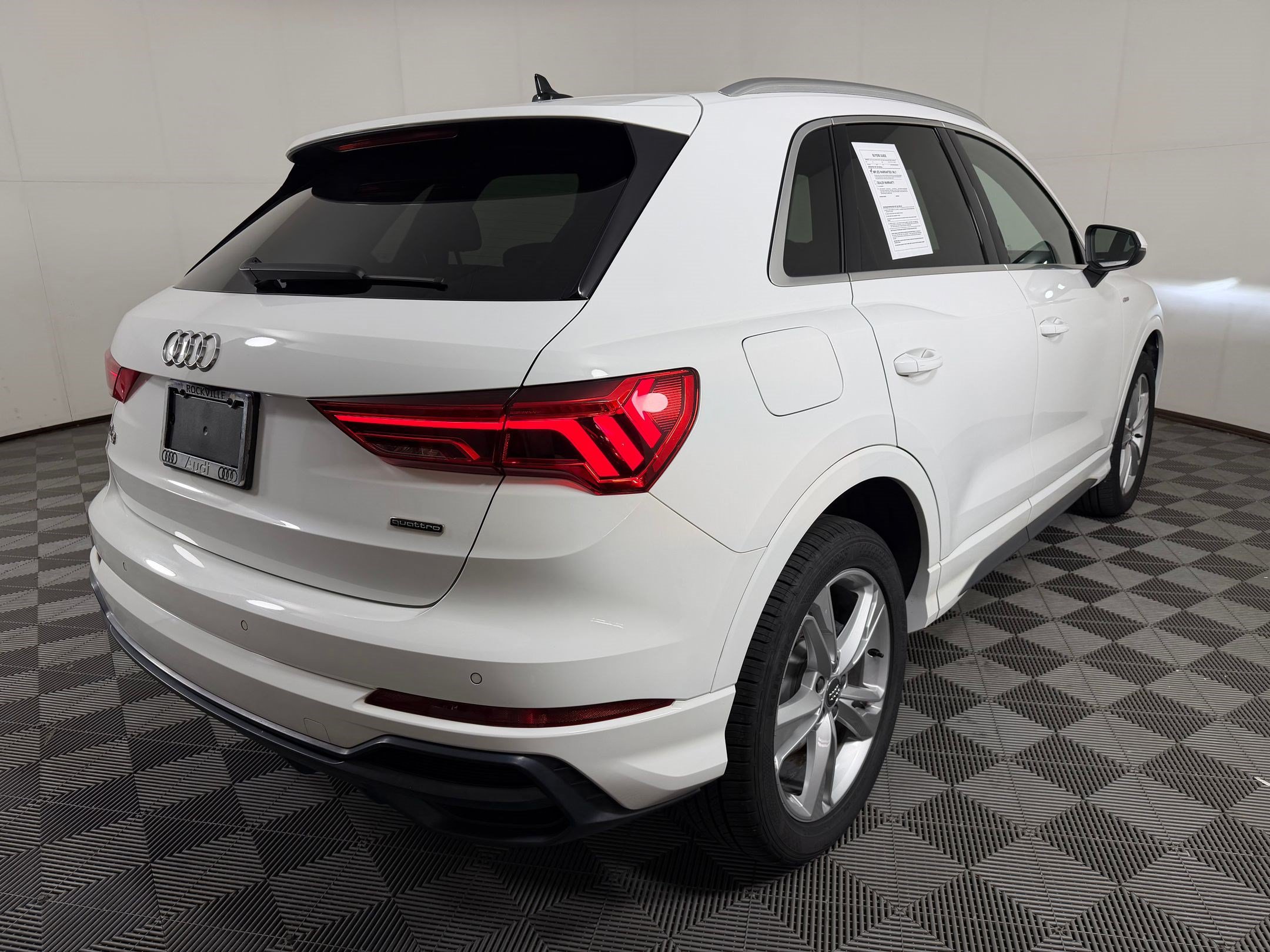Used 2020 Audi Q3 2.0T Premium w/ Convenience Package AWD/4WD image 9