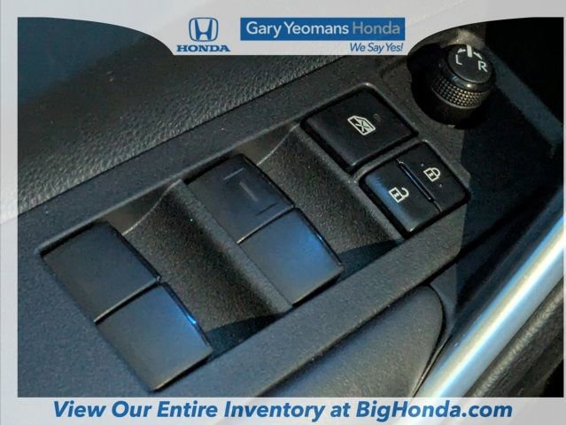 Used 2022 Toyota Corolla Cross XLE image 23