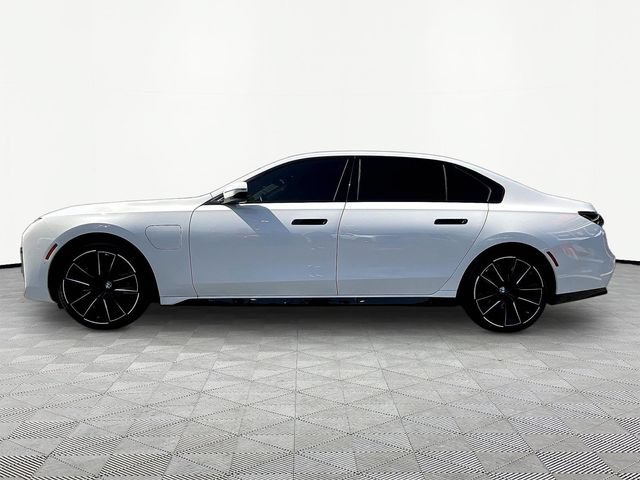Used 2025 BMW 750e xDrive w/ Premium Package AWD/4WD image 4