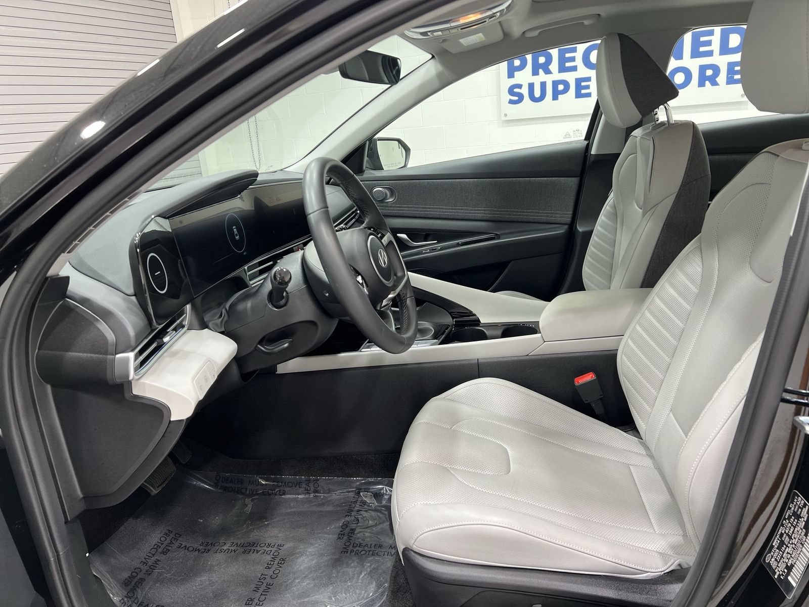 Used 2025 Hyundai Elantra Limited FWD image 11