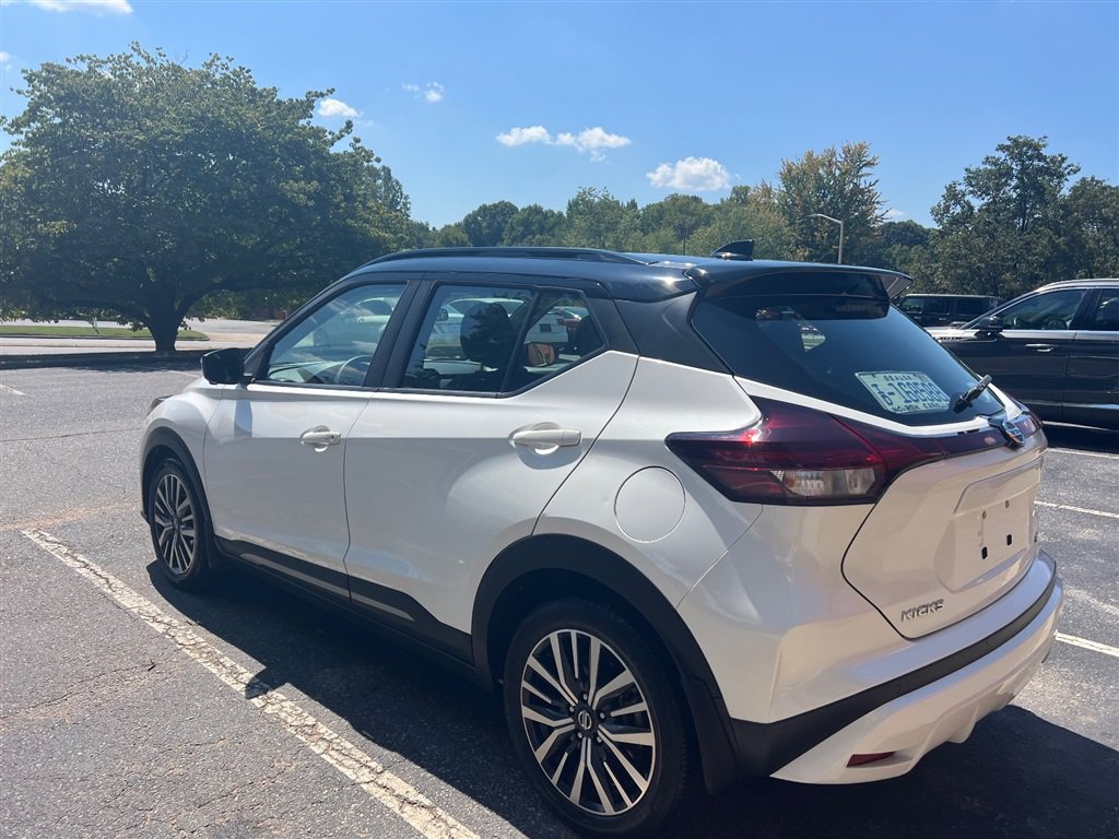 Used 2021 Nissan Kicks SR FWD image 16