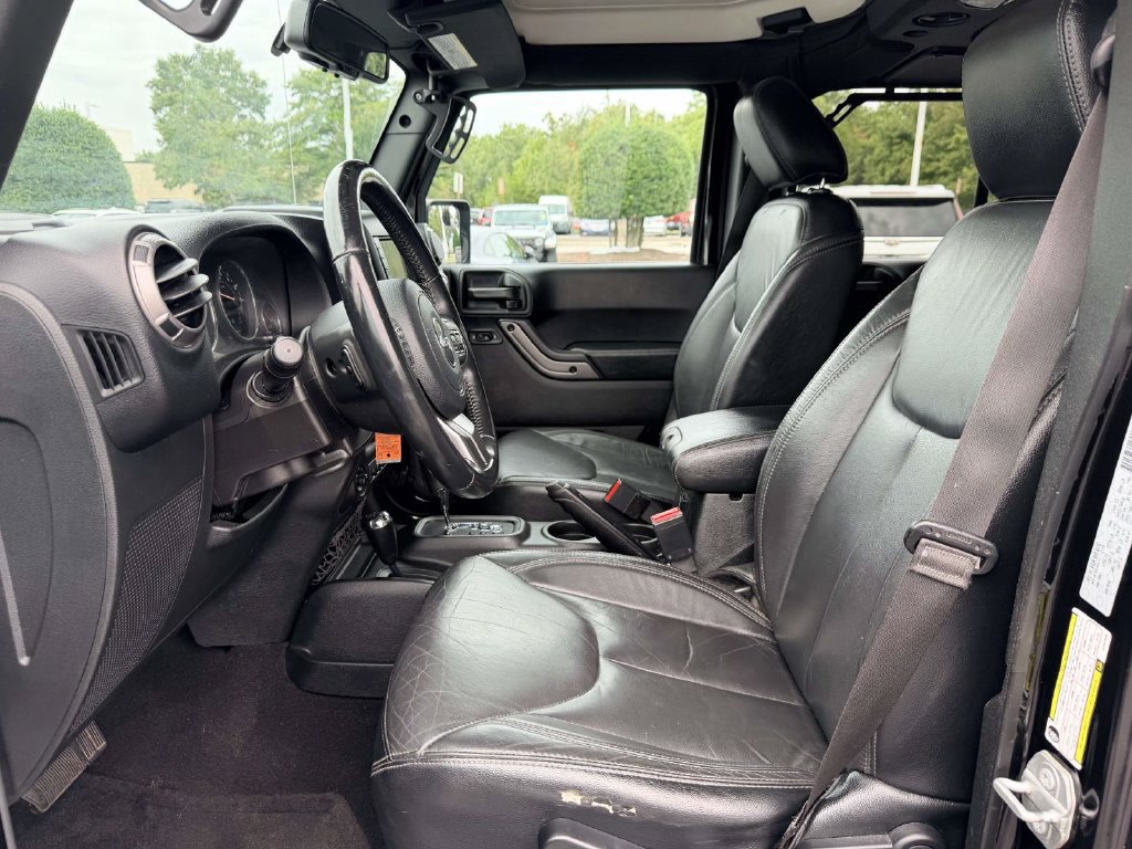 Used 2018 Jeep Wrangler Unlimited Sahara AWD/4WD image 15