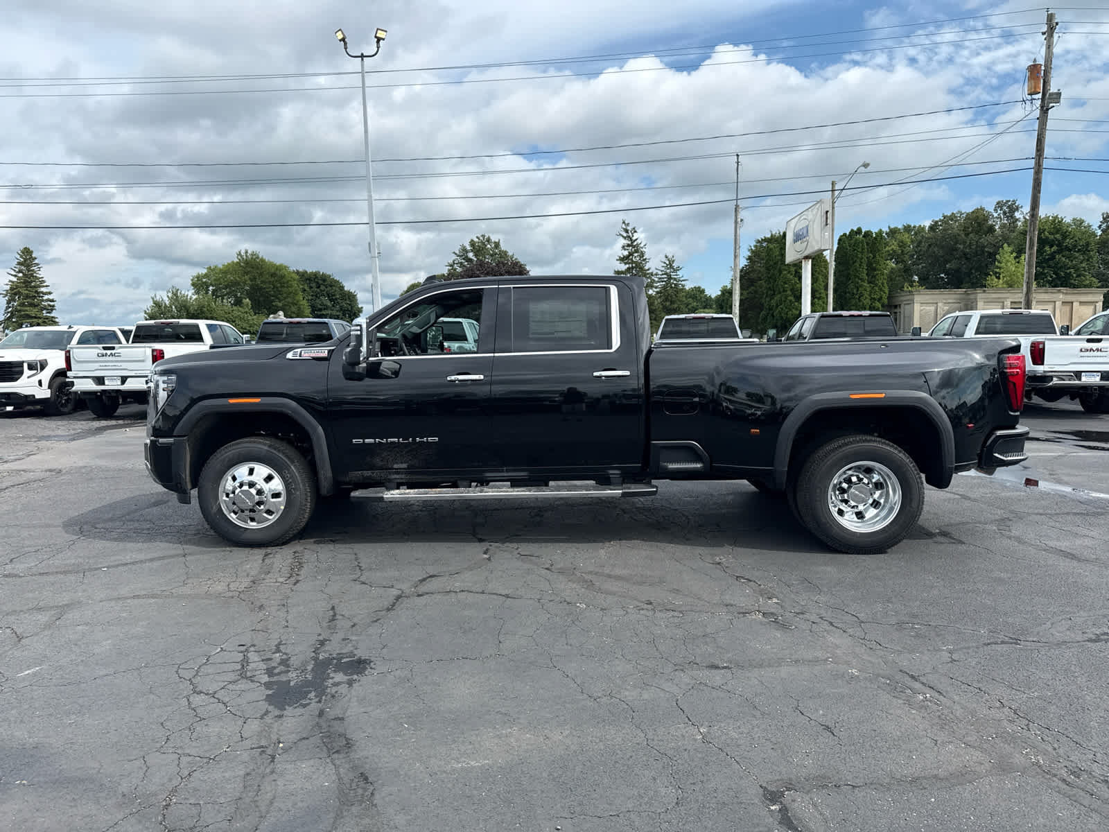 New 2026 GMC Sierra 3500 Denali w/ Technology Package AWD/4WD image 2