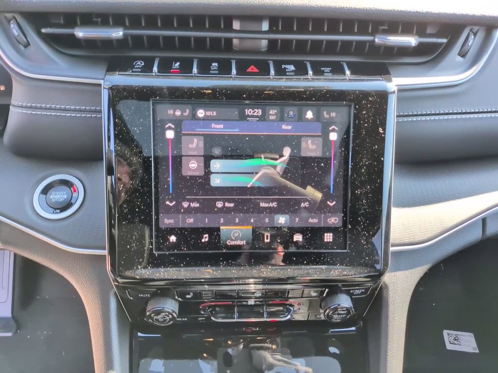 New 2025 Jeep Grand Cherokee L Altitude image 27