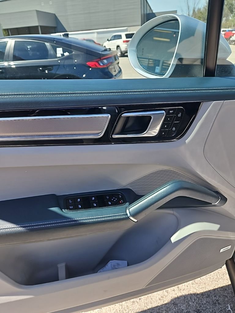 Used 2019 Porsche Cayenne E-Hybrid image 11