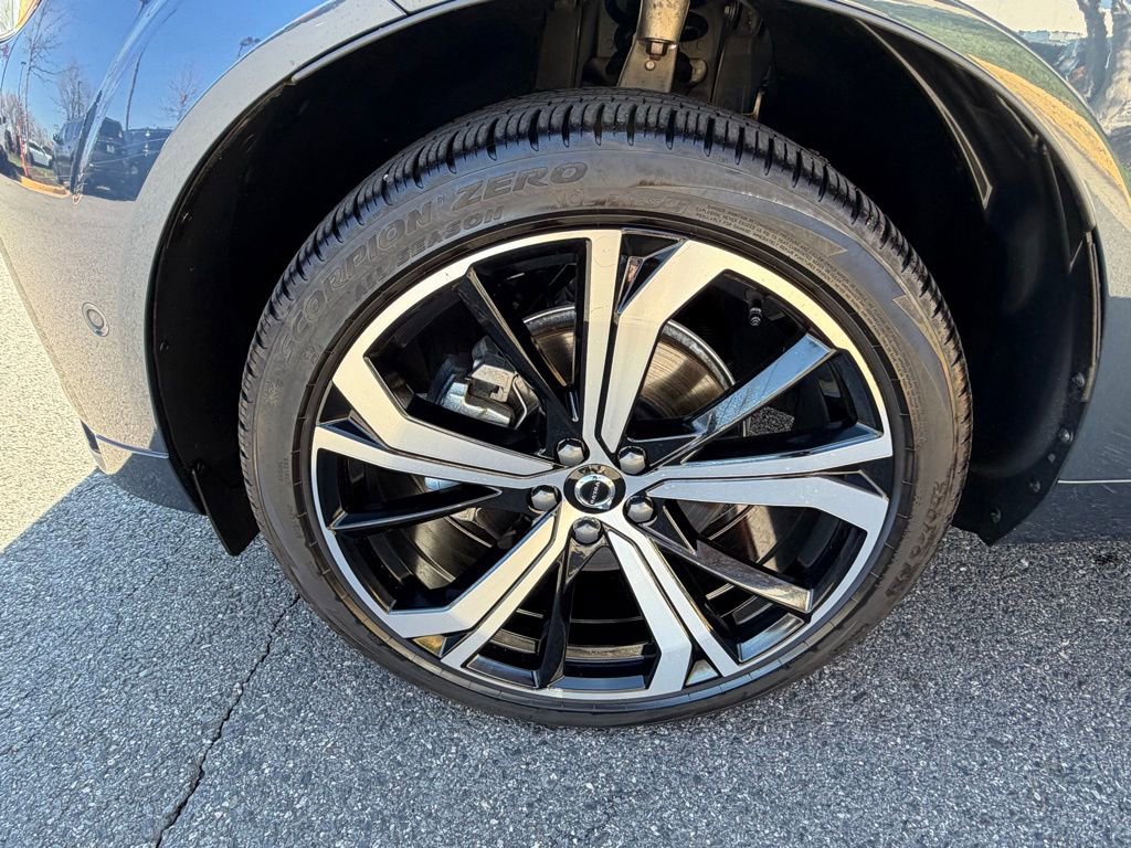 Used 2024 Volvo XC60 B5 Ultimate w/ Protection Package Premier image 12