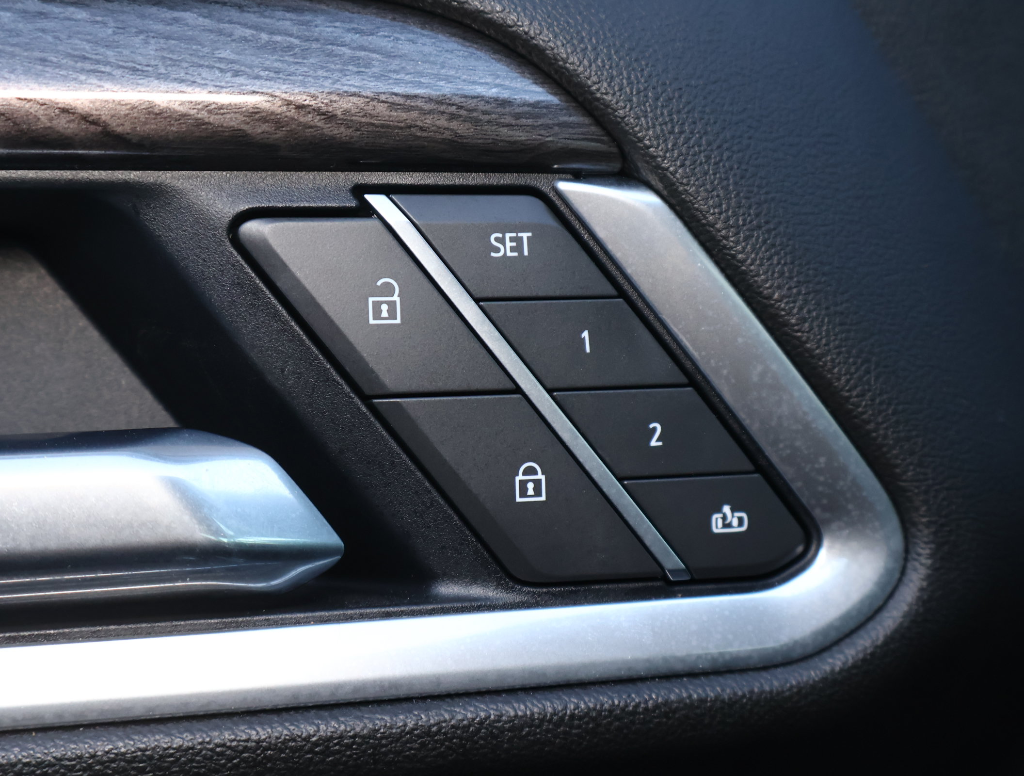 Used 2025 Chevrolet Silverado 1500 LTZ AWD/4WD image 9