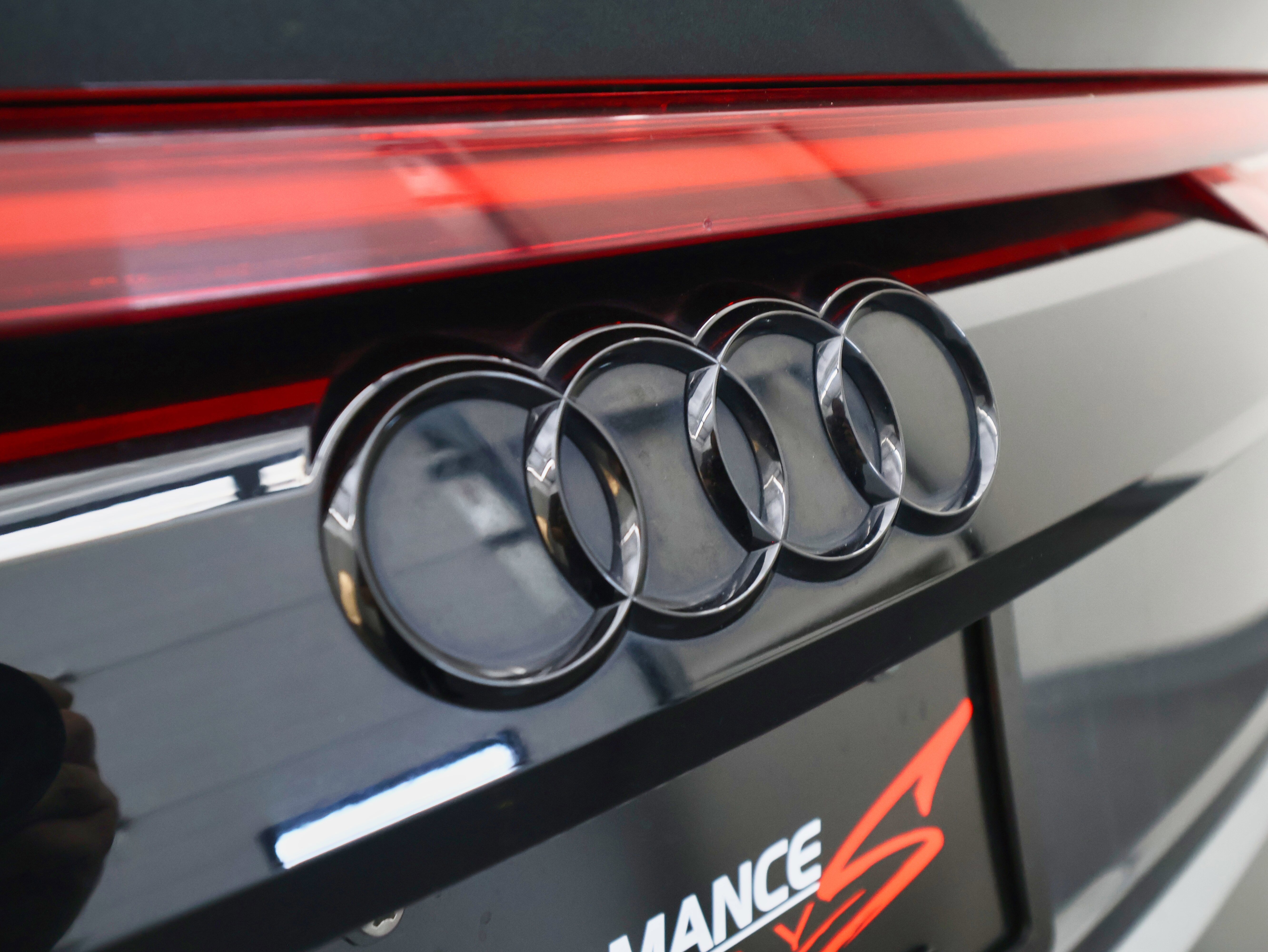 Used 2022 Audi RS Q8 w/ Black Optic Package image 18