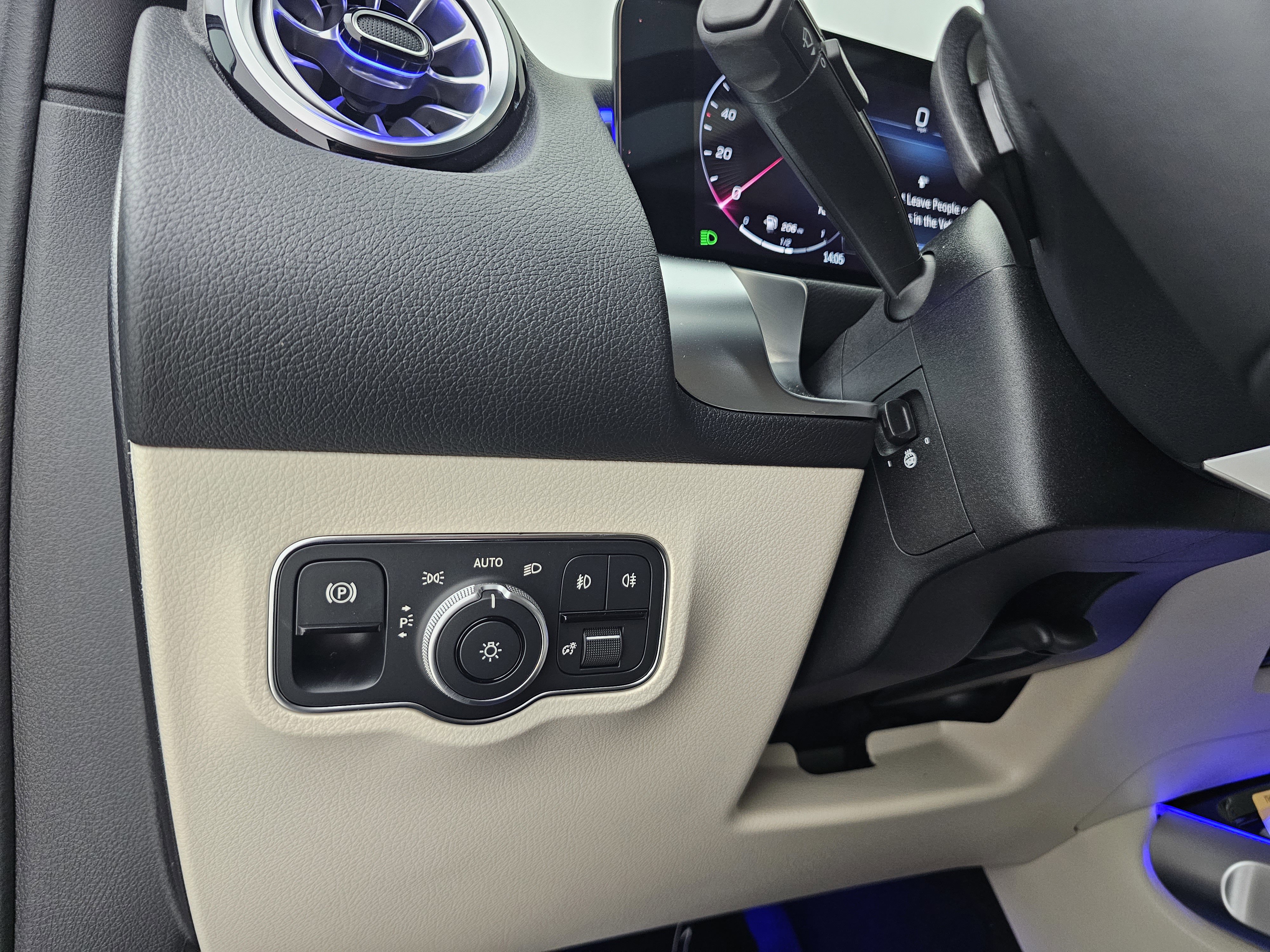 New 2026 Mercedes-Benz GLB 250 4MATIC image 8