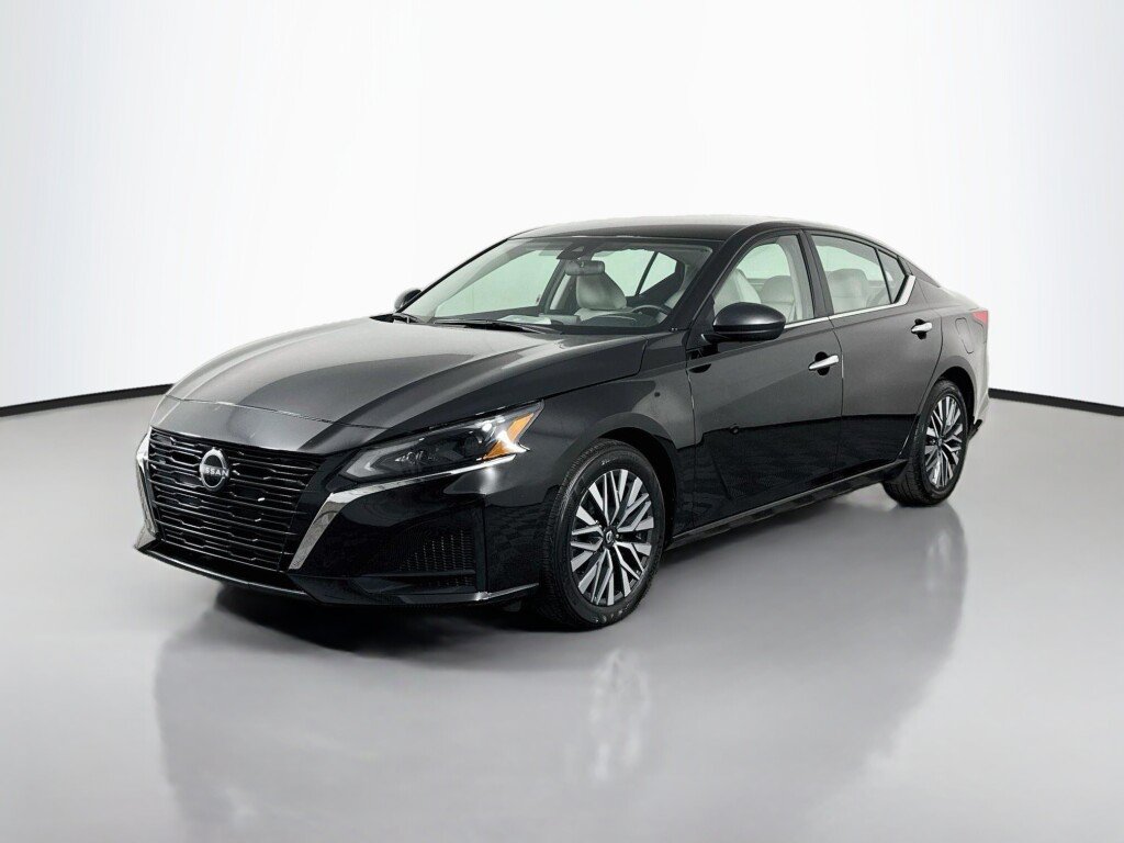 Used 2025 Nissan Altima 2.5 SV