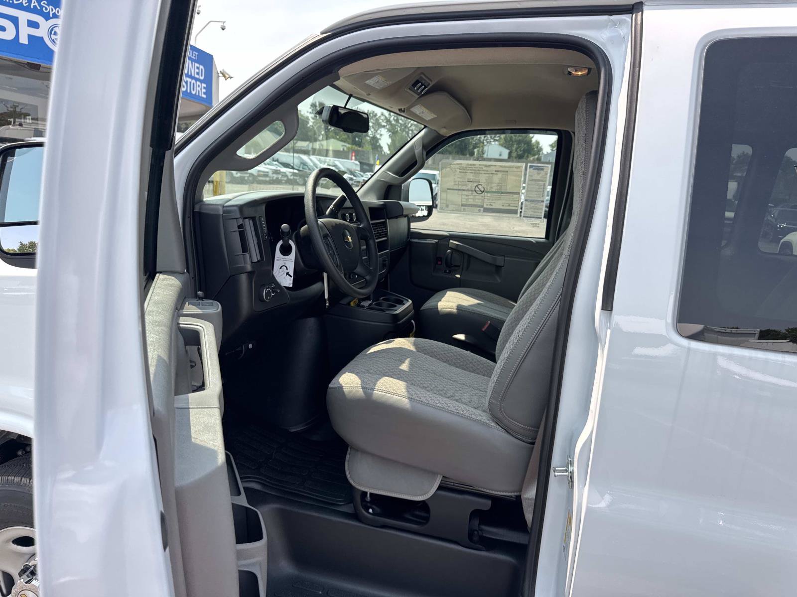 New 2026 Chevrolet Express 3500 LS w/ Chrome Appearance Package RWD image 18
