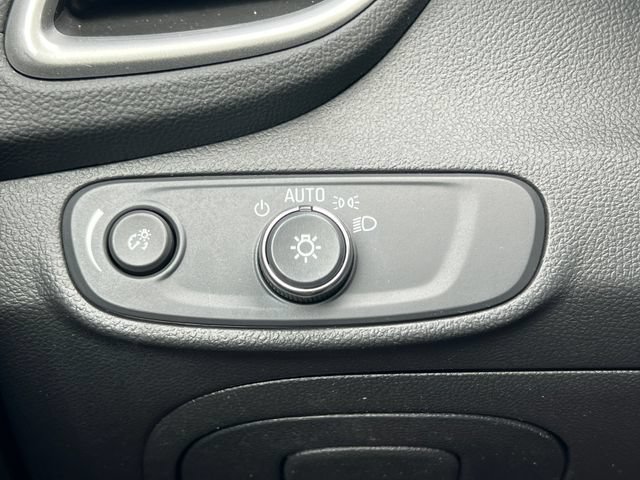 Used 2018 Chevrolet Trax LT w/ LT Convenience Package FWD image 16