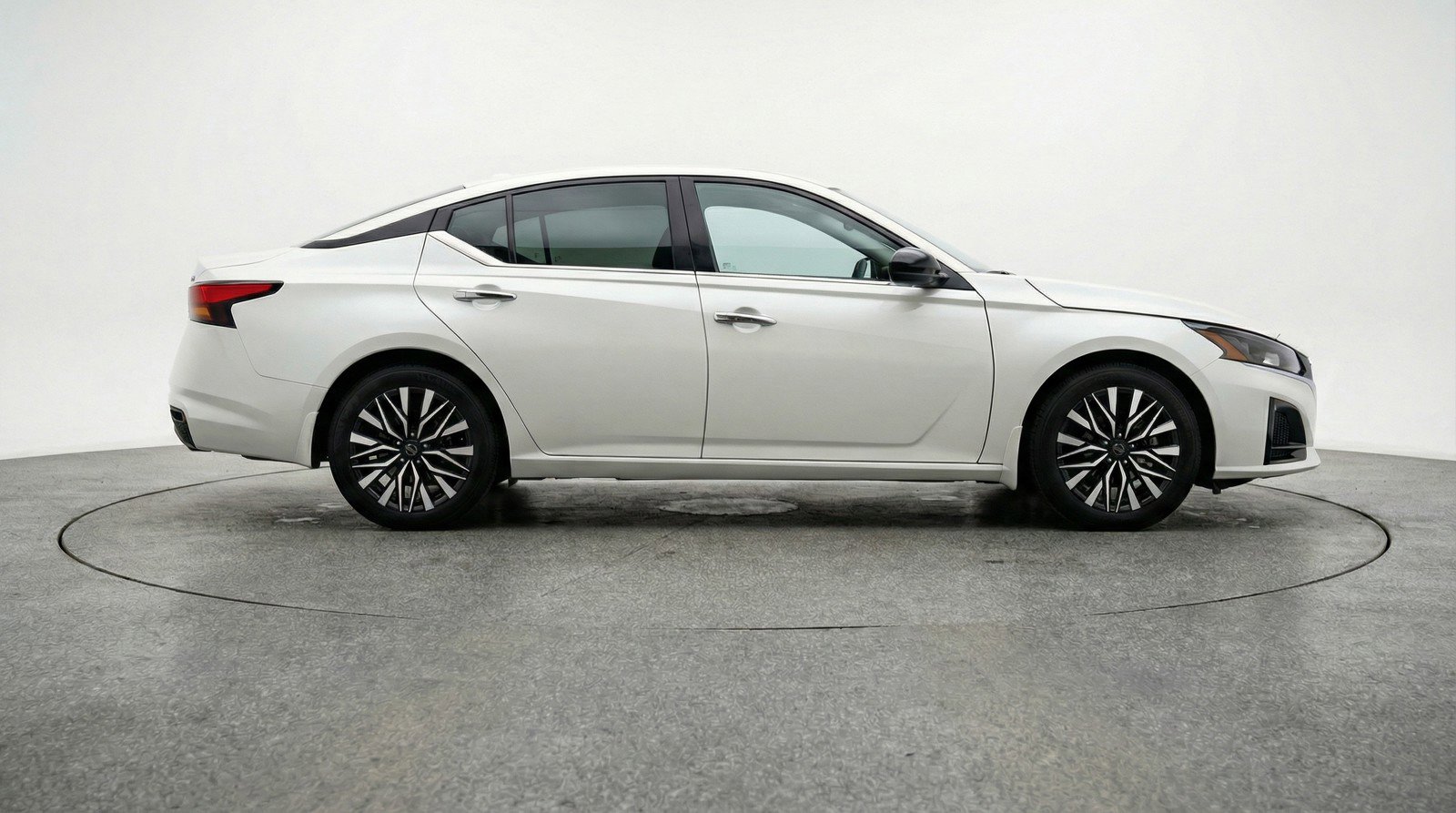 Used 2025 Nissan Altima 2.5 SV image 11