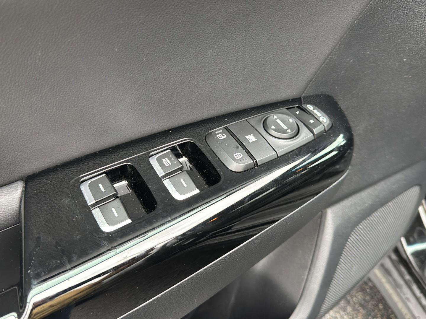 Used 2021 Kia Sportage EX image 29