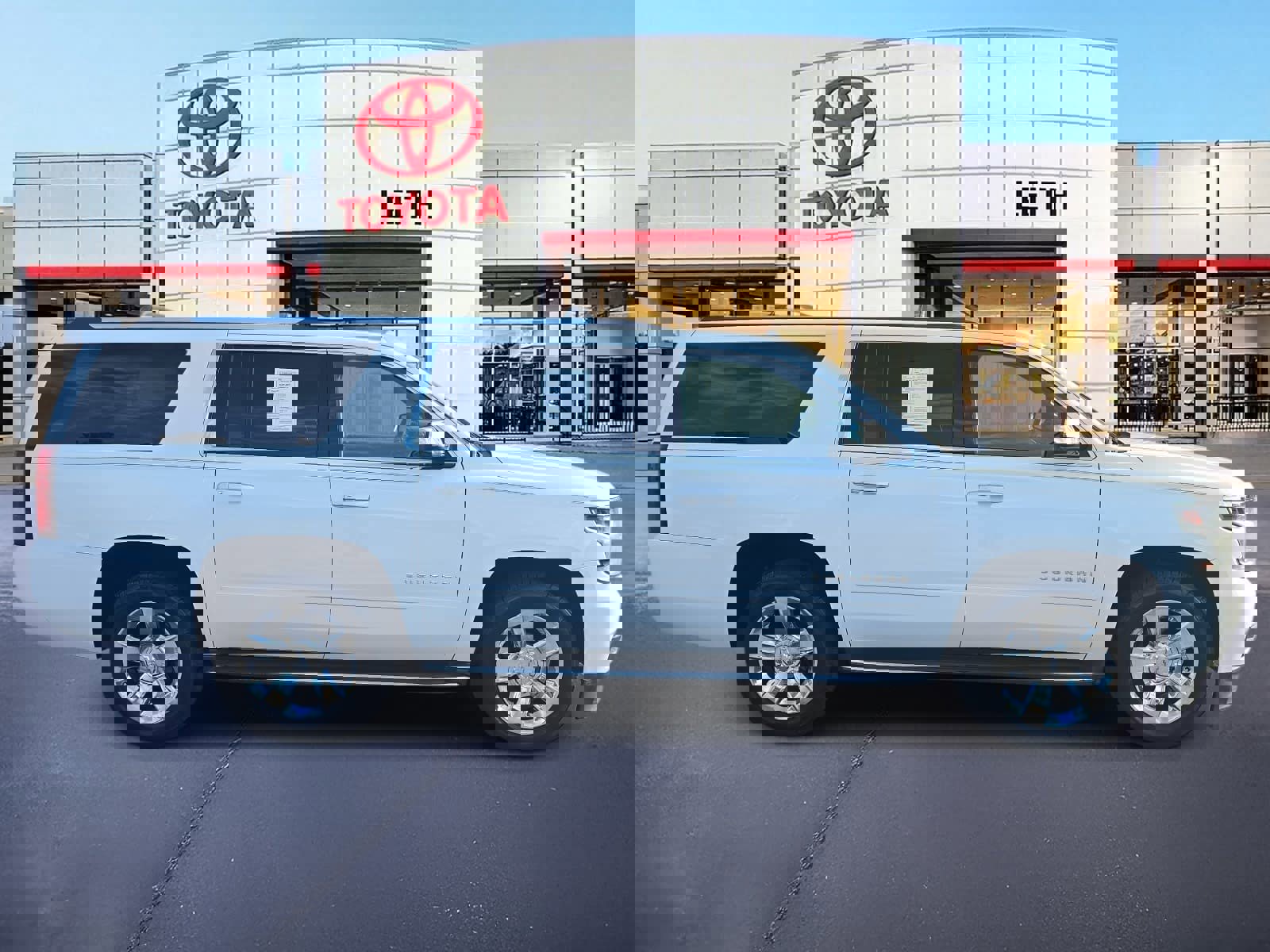 Used 2017 Chevrolet Suburban Premier image 4