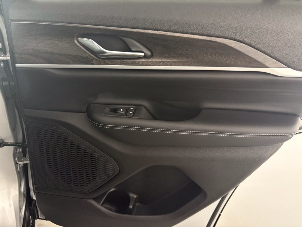 New 2026 Jeep Grand Cherokee Altitude AWD/4WD image 39