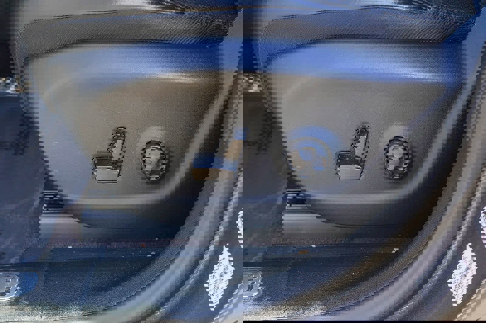 Used 2019 Jeep Cherokee Limited image 19