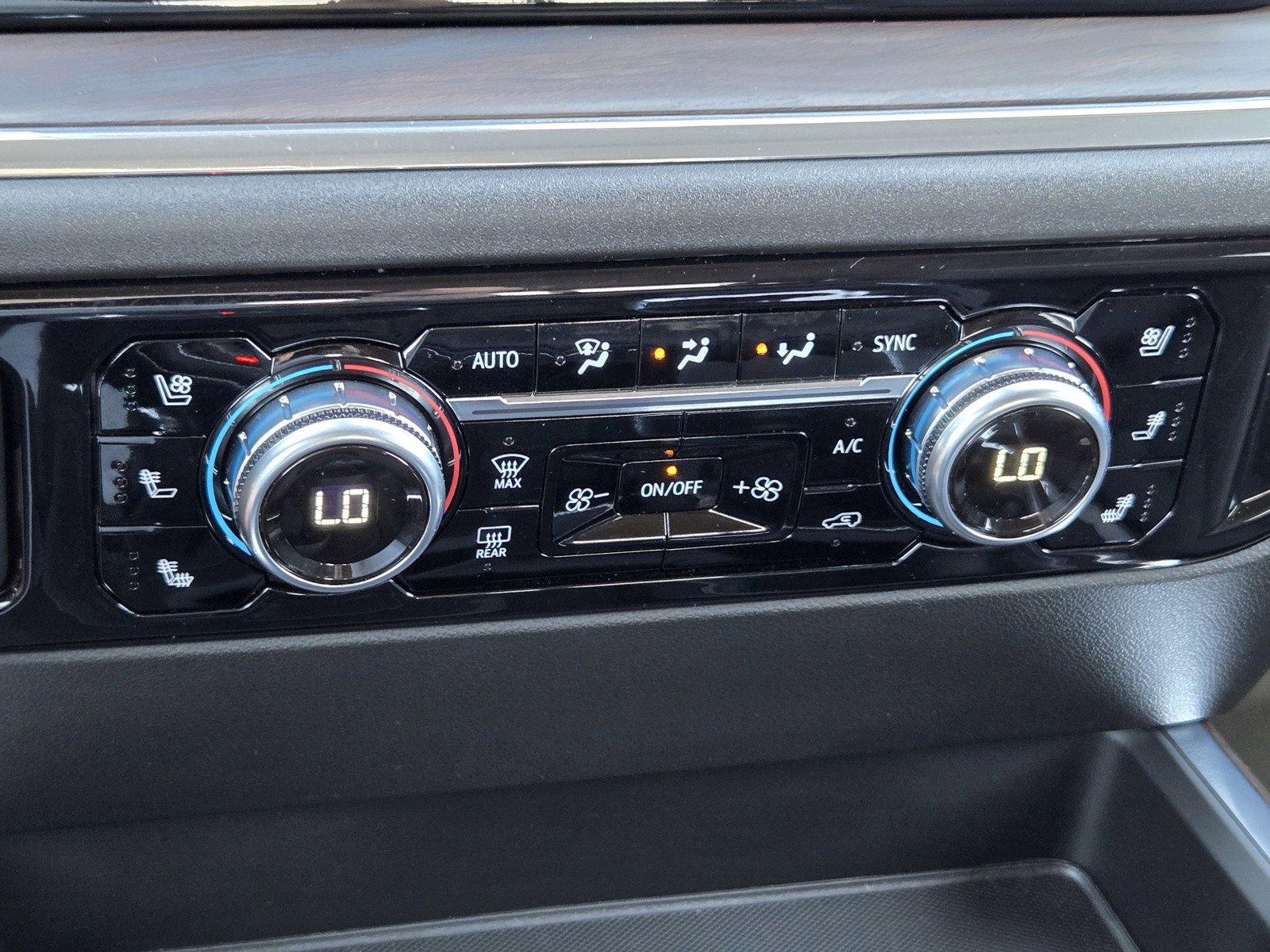 Used 2024 GMC Sierra 1500 SLT w/ SLT Premium Plus Package image 22