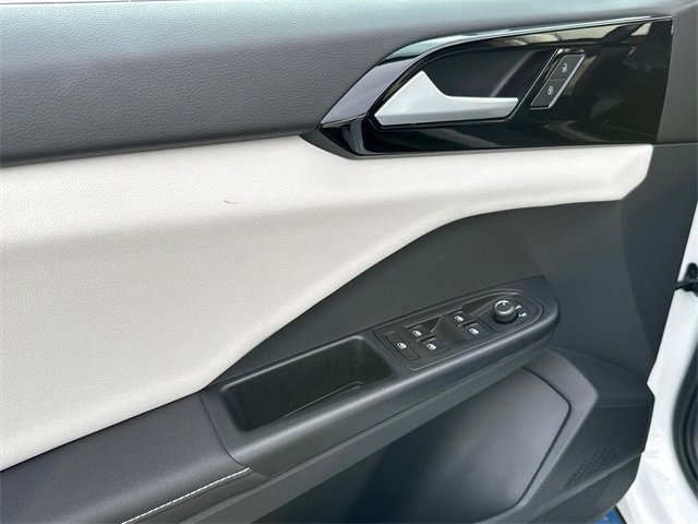 Used 2025 Volkswagen Taos S image 8