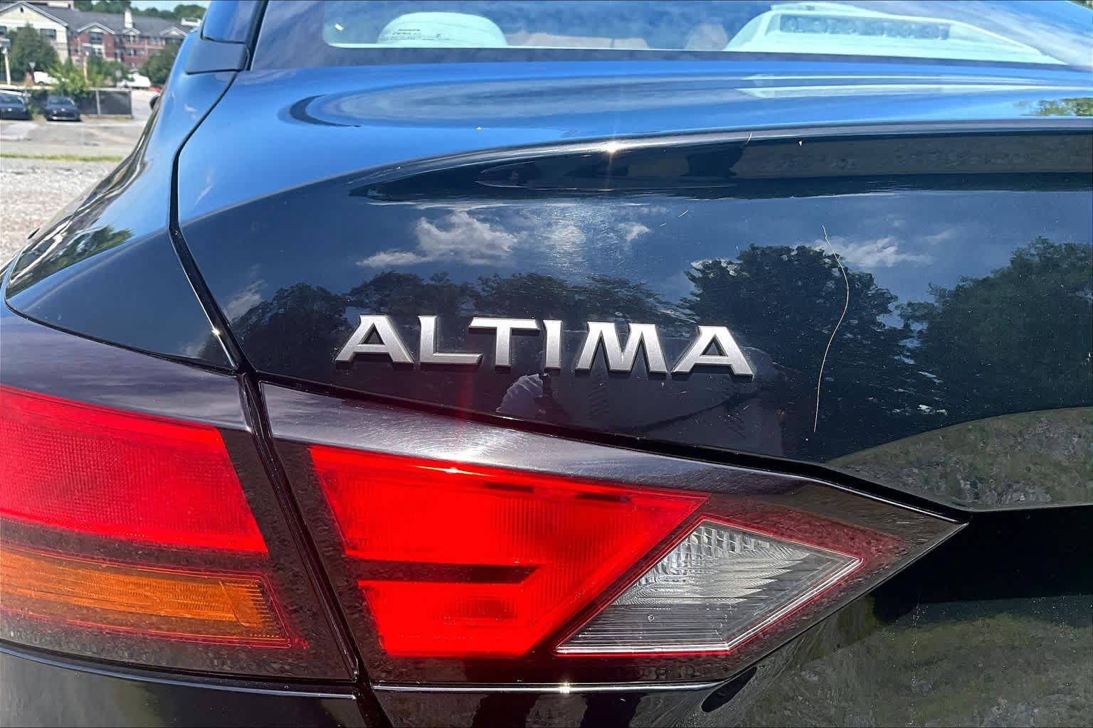Used 2025 Nissan Altima 2.5 SV FWD image 10