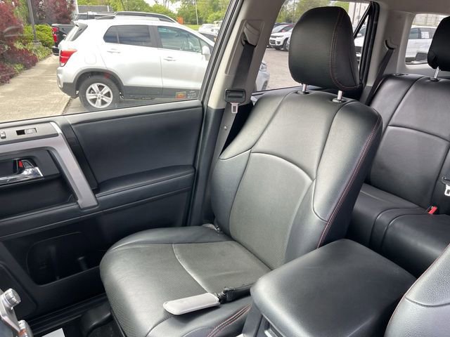 Used 2020 Toyota 4Runner SR5 AWD/4WD image 24