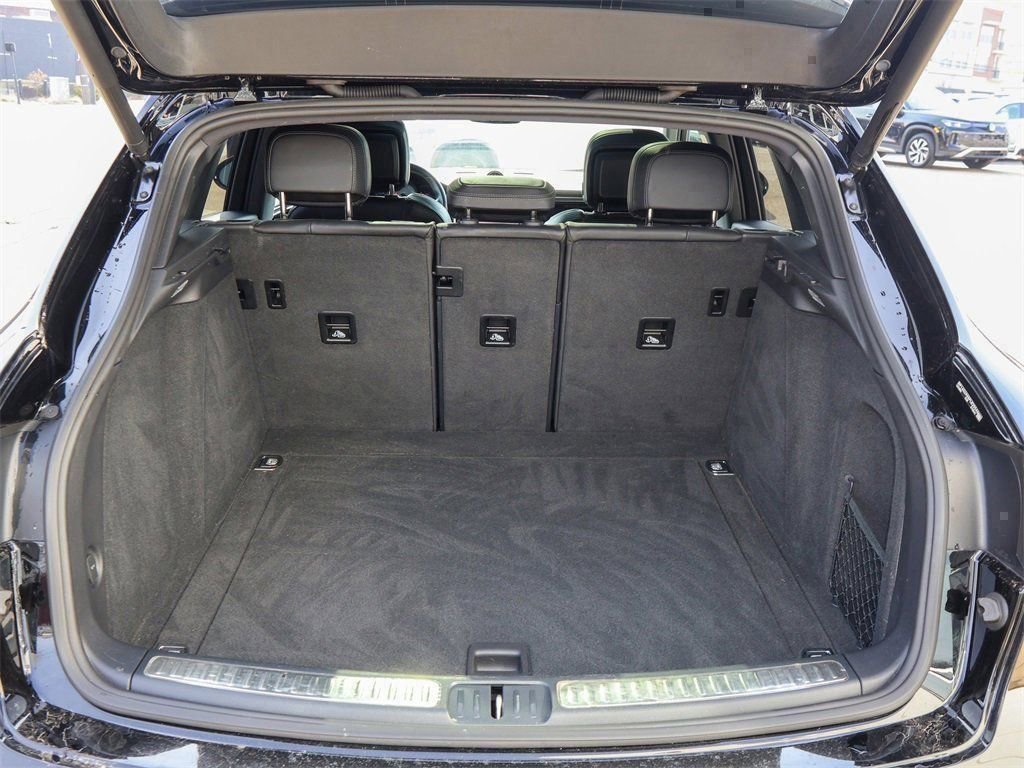Used 2023 Porsche Macan S image 10