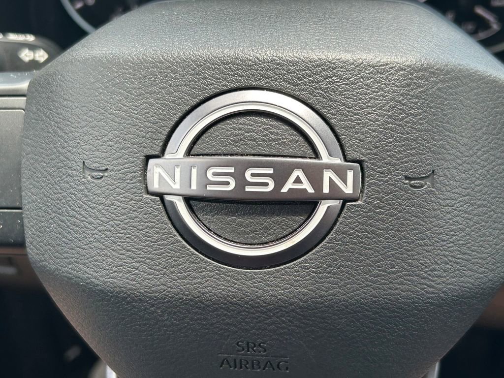 Used 2025 Nissan Rogue SV FWD image 31