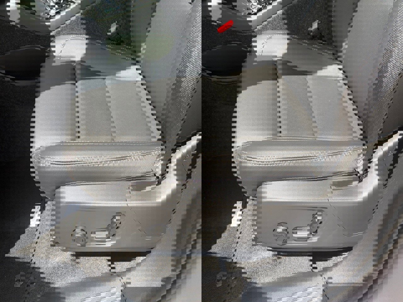 New 2026 Volvo XC40 B5 Ultra w/ Protection Package Premier image 18