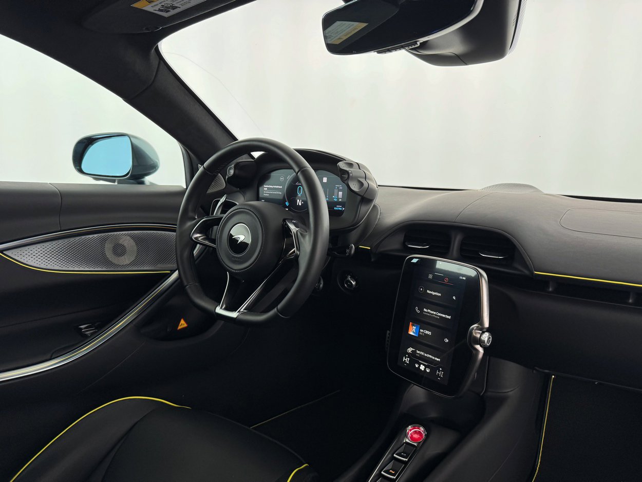 Used 2023 McLaren Artura image 22