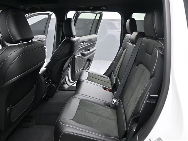 New 2025 Jeep Grand Cherokee Altitude image 19