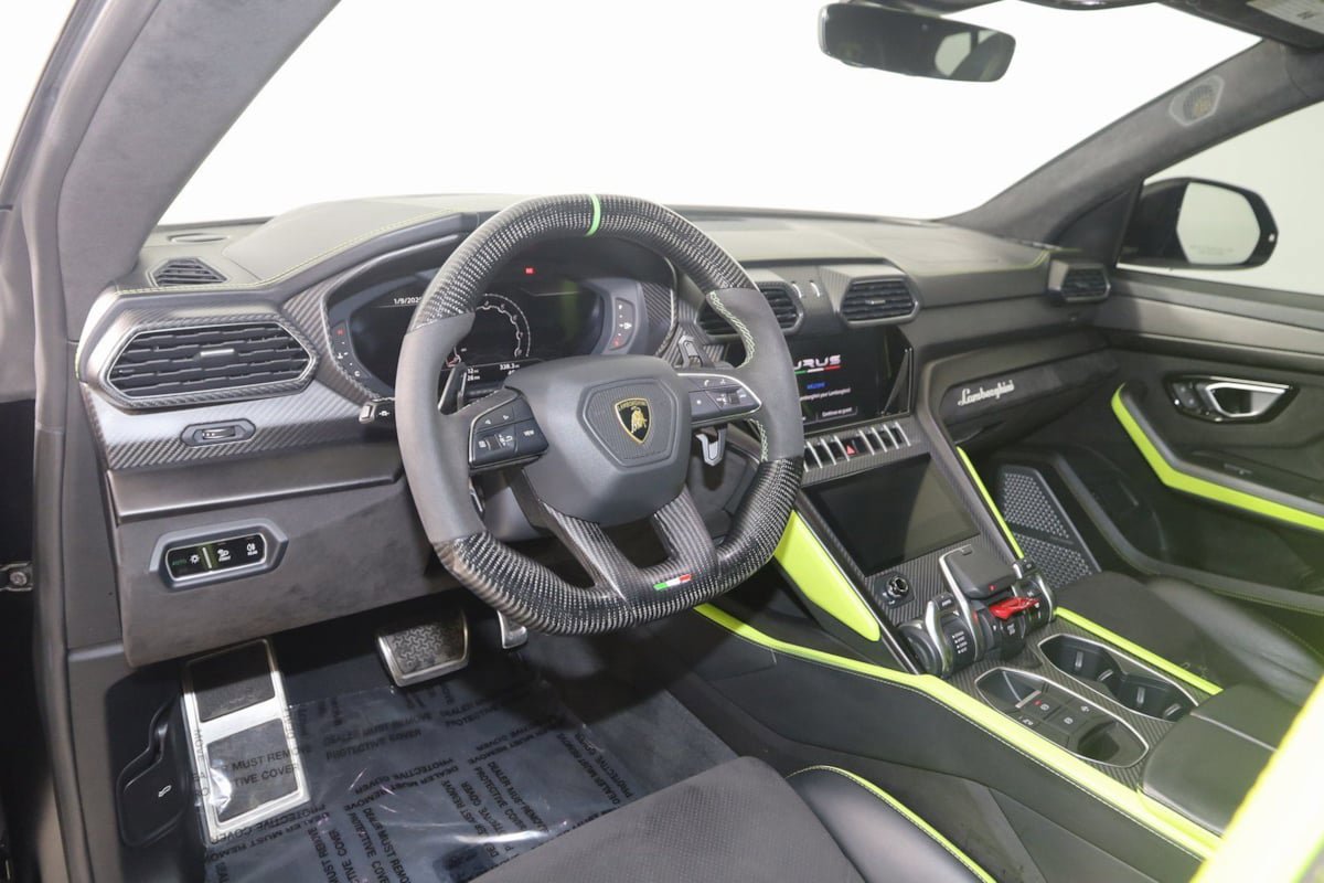 Used 2022 Lamborghini Urus AWD/4WD image 44