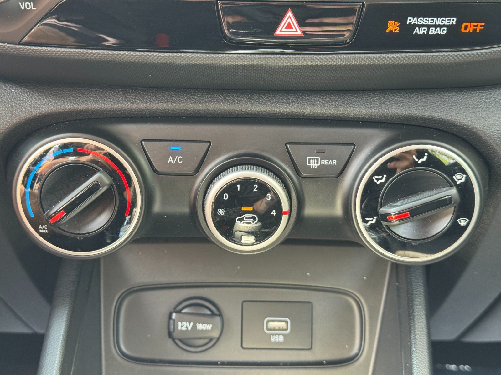 Used 2021 Hyundai Venue SE FWD image 24