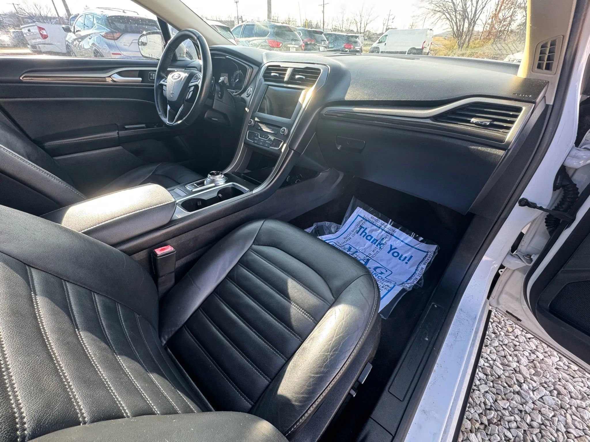 Used 2017 Ford Fusion SE w/ Fusion SE Technology Package image 29