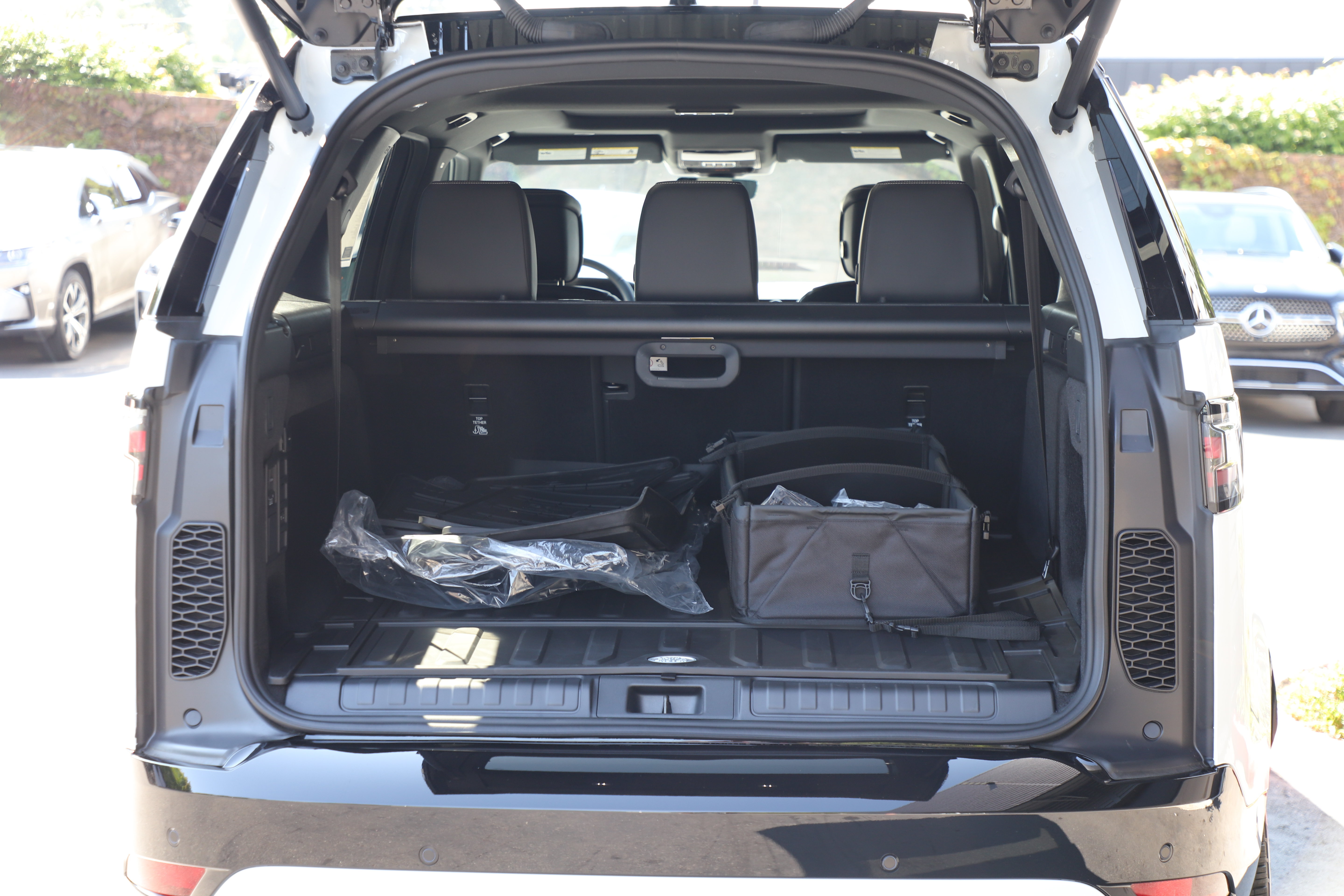 New 2026 Land Rover Discovery Dynamic SE AWD/4WD image 12