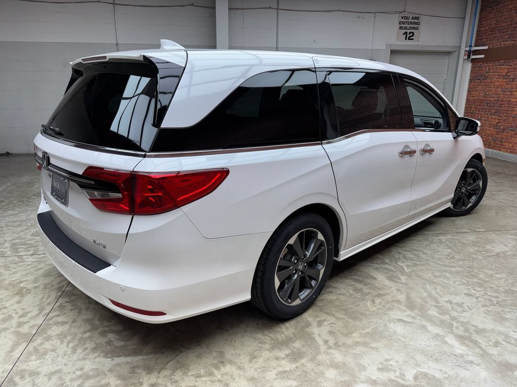 Used 2023 Honda Odyssey Elite image 6