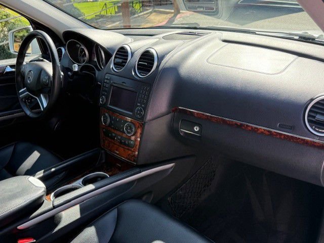 Used 2011 Mercedes-Benz GL 450 4MATIC image 31