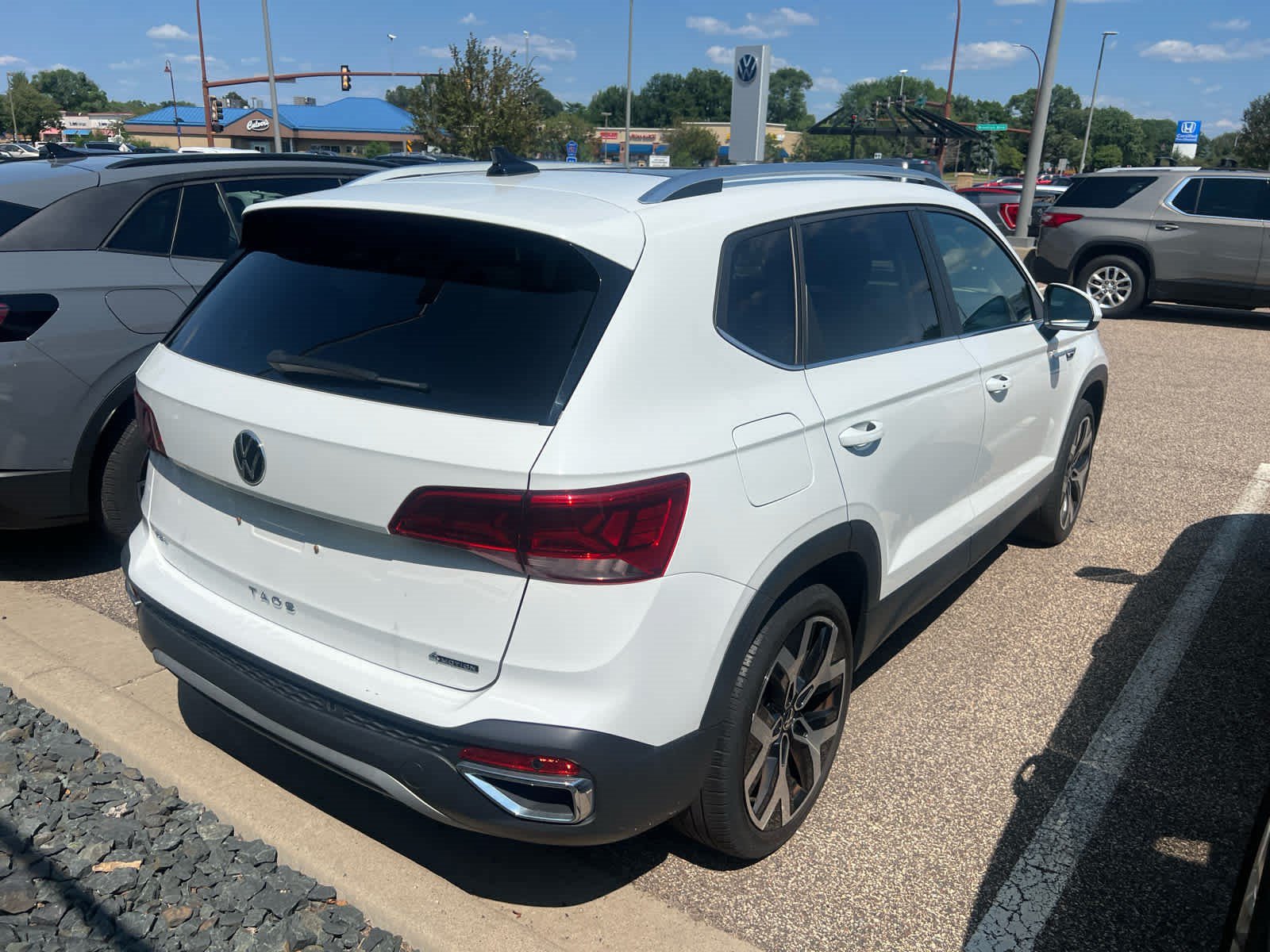 Used 2023 Volkswagen Taos SEL AWD/4WD image 3