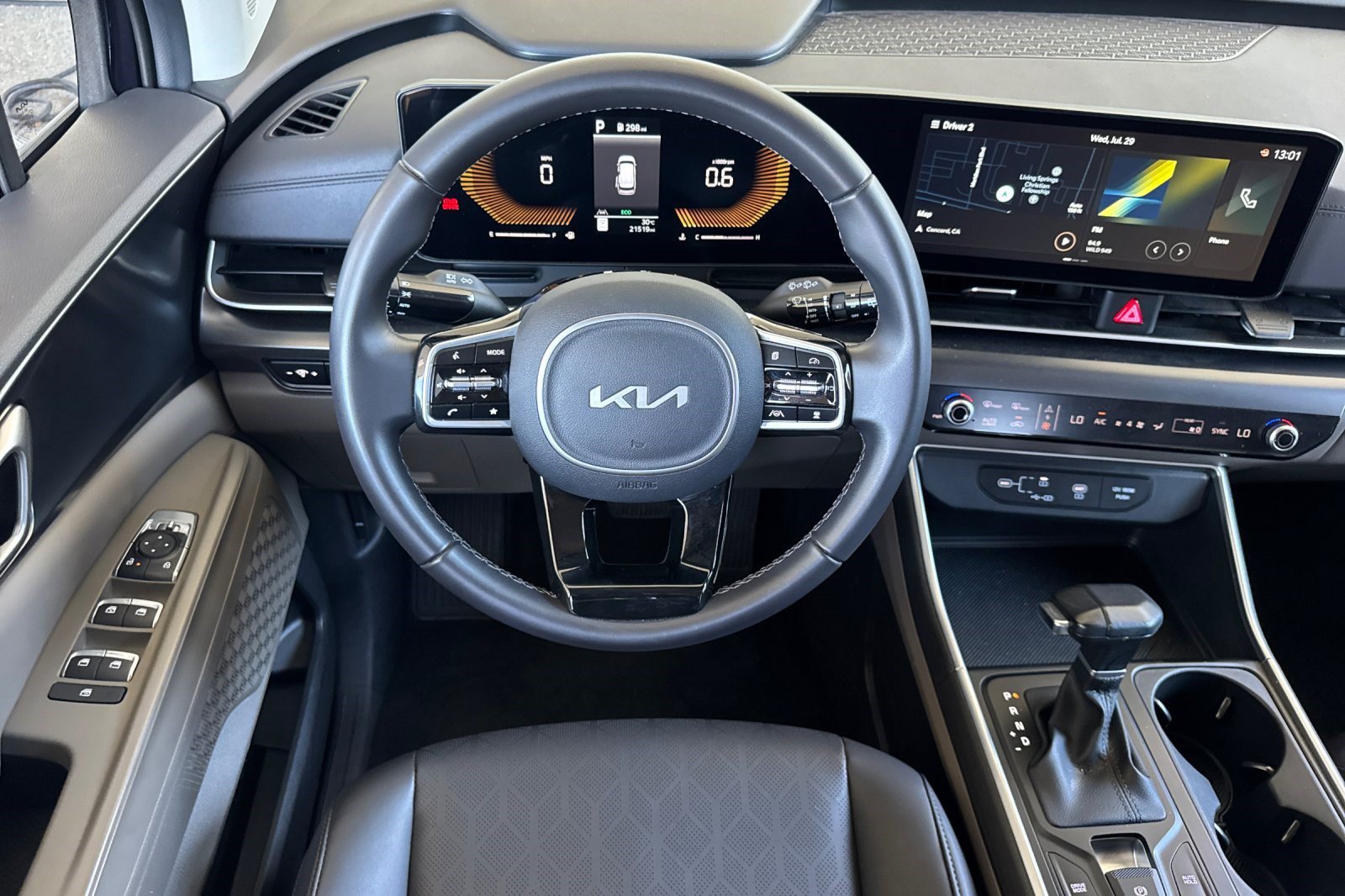 Used 2026 Kia Carnival FWD image 32